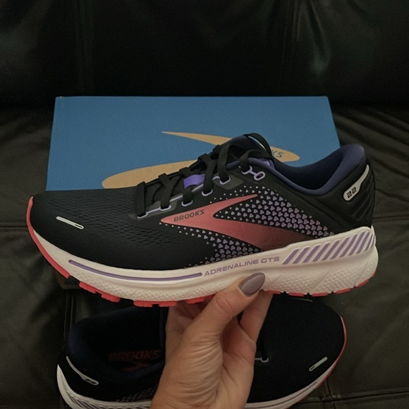 (NEW) Brooks Adrenaline GTS 22 Women’s Sneaker, Size: 10 - Picture 9 of 16